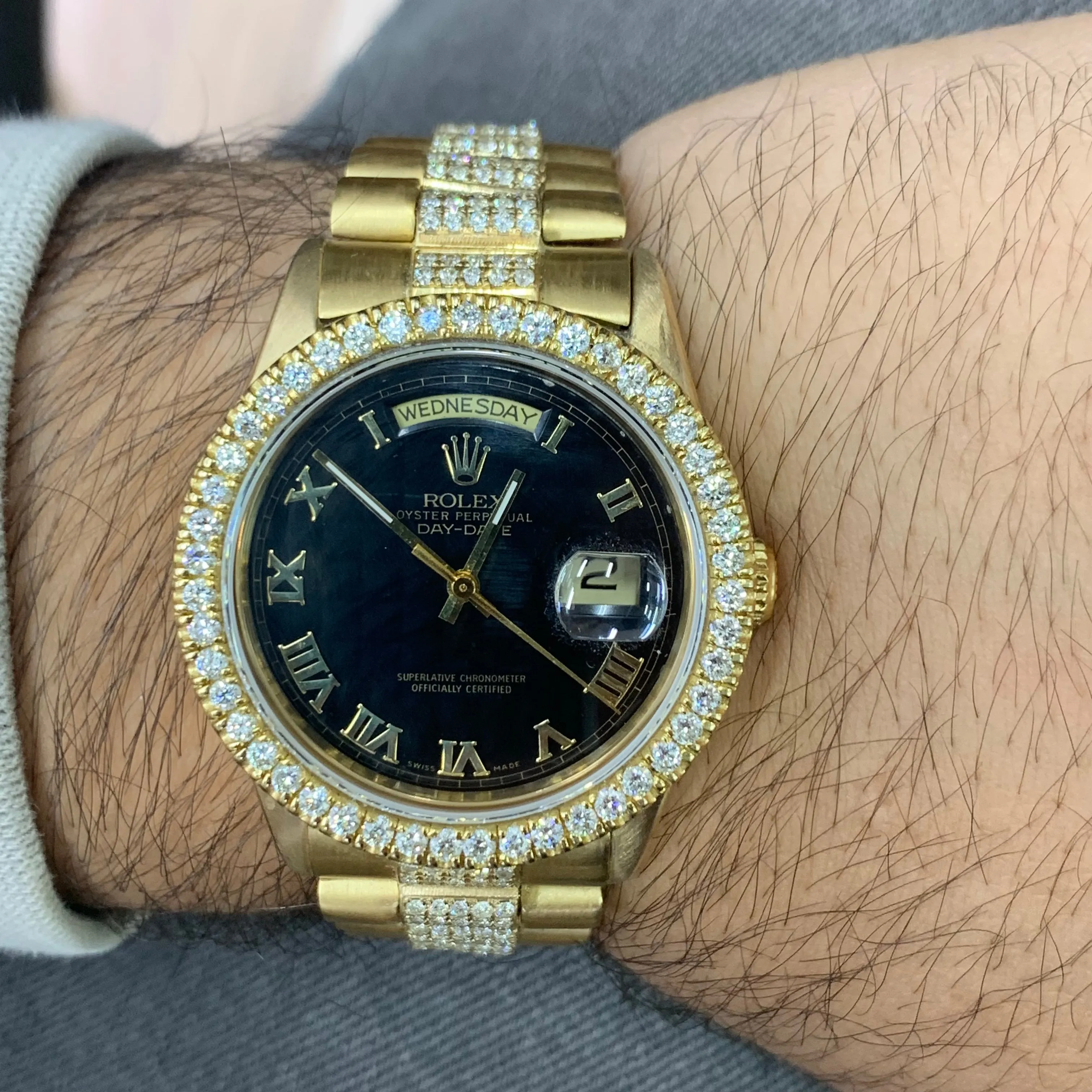 36mm 18k Yellow Gold Rolex Day-Date Diamond Watch (black dial, quick-set)