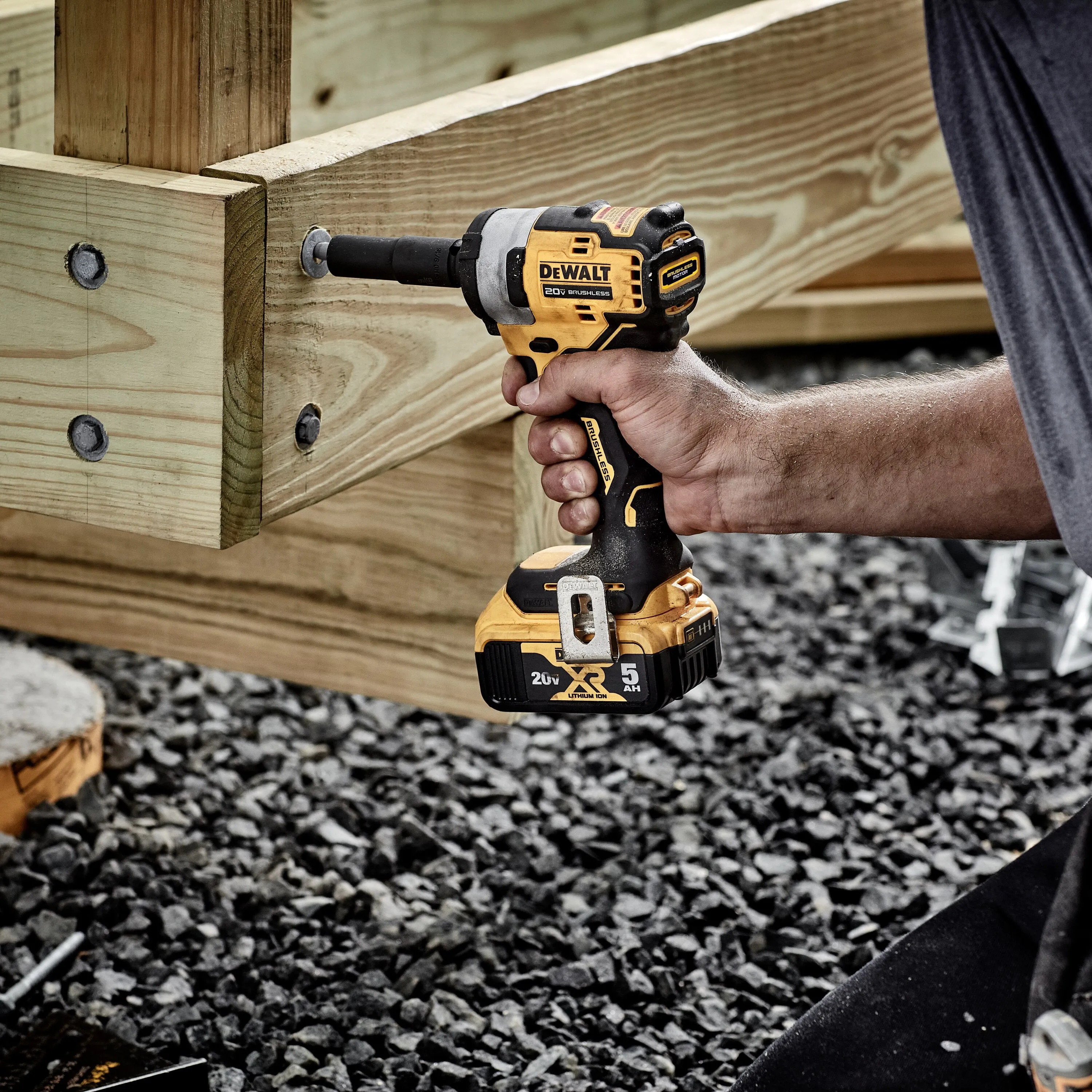 DeWalt DCF911P2 20V MAX 1/2" Impact Wrench With Hog Ring Anvil Kit