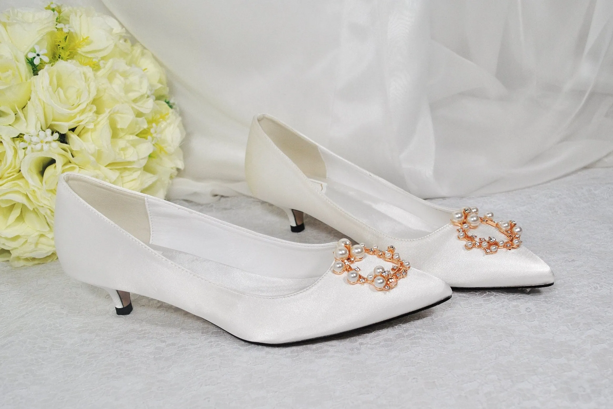 Kitten Heels with Pearl Shoe Clip