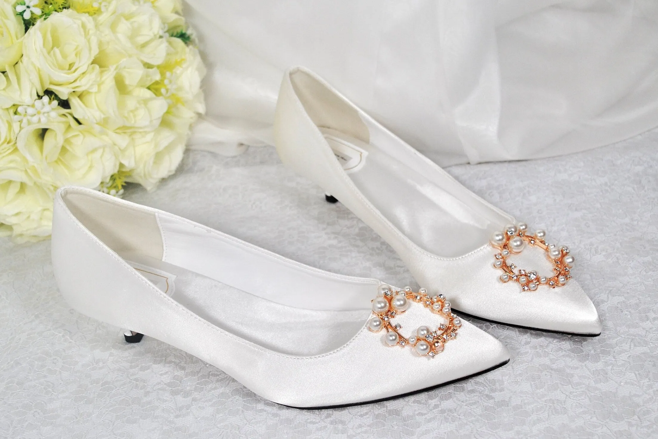 Kitten Heels with Pearl Shoe Clip