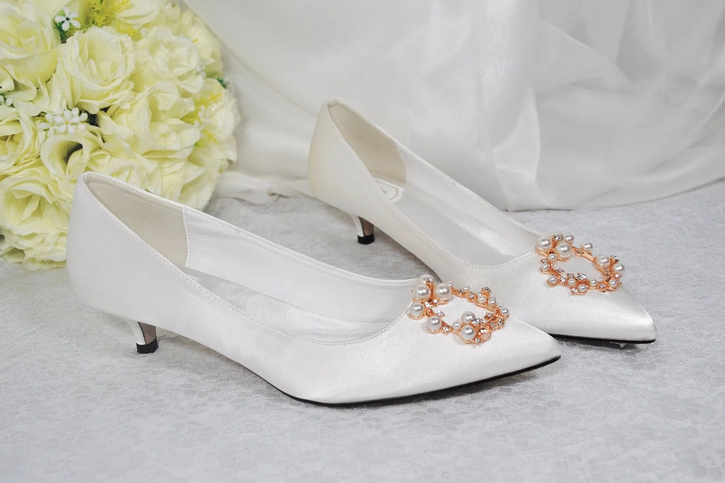 Kitten Heels with Pearl Shoe Clip