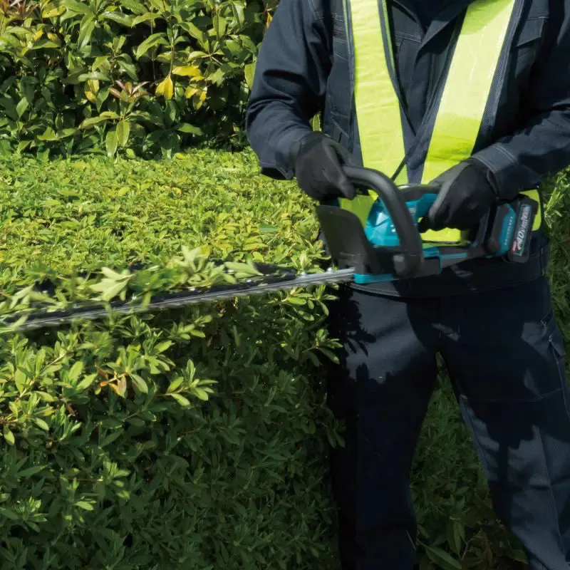 Makita UH021GZ Cordless Hedge Trimmer 60mm (23-5/8″) 40Vmax XGT™ Li-ion (Bare Tool Only)