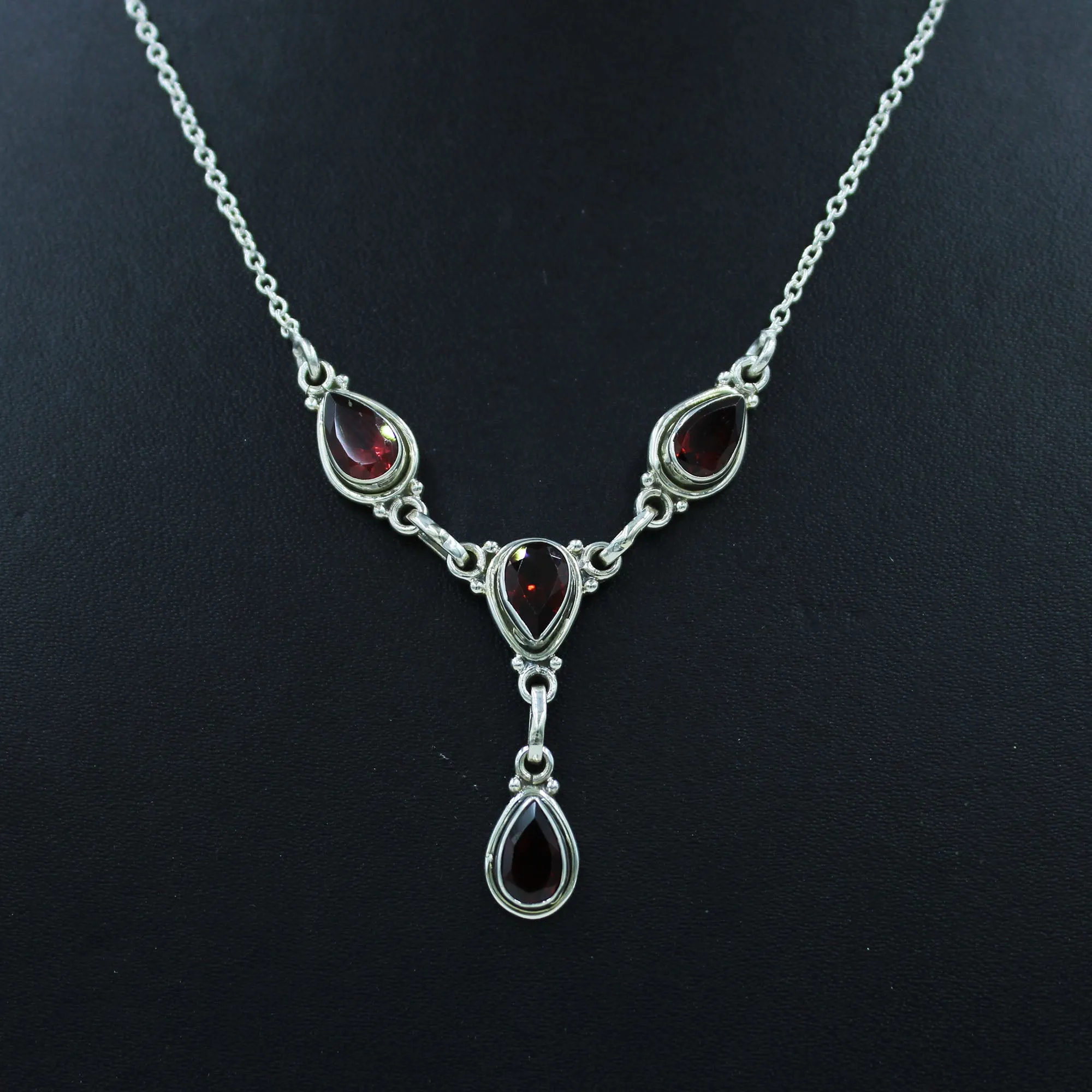 Natural Garnet Delightful Jewelry Necklace in Sterling Silver