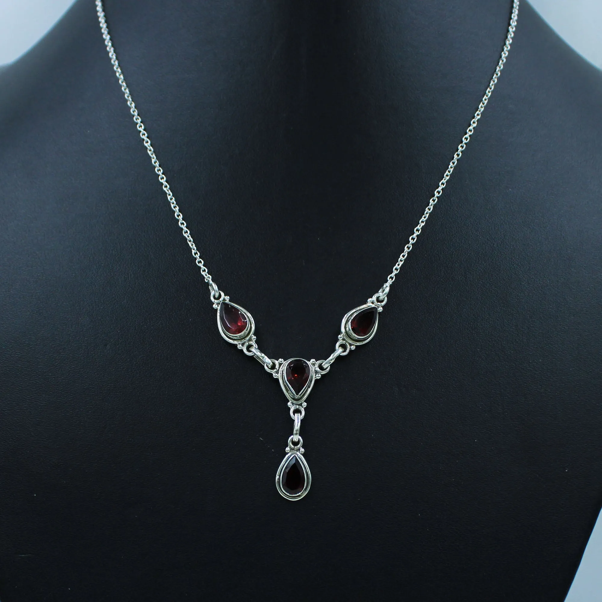 Natural Garnet Delightful Jewelry Necklace in Sterling Silver