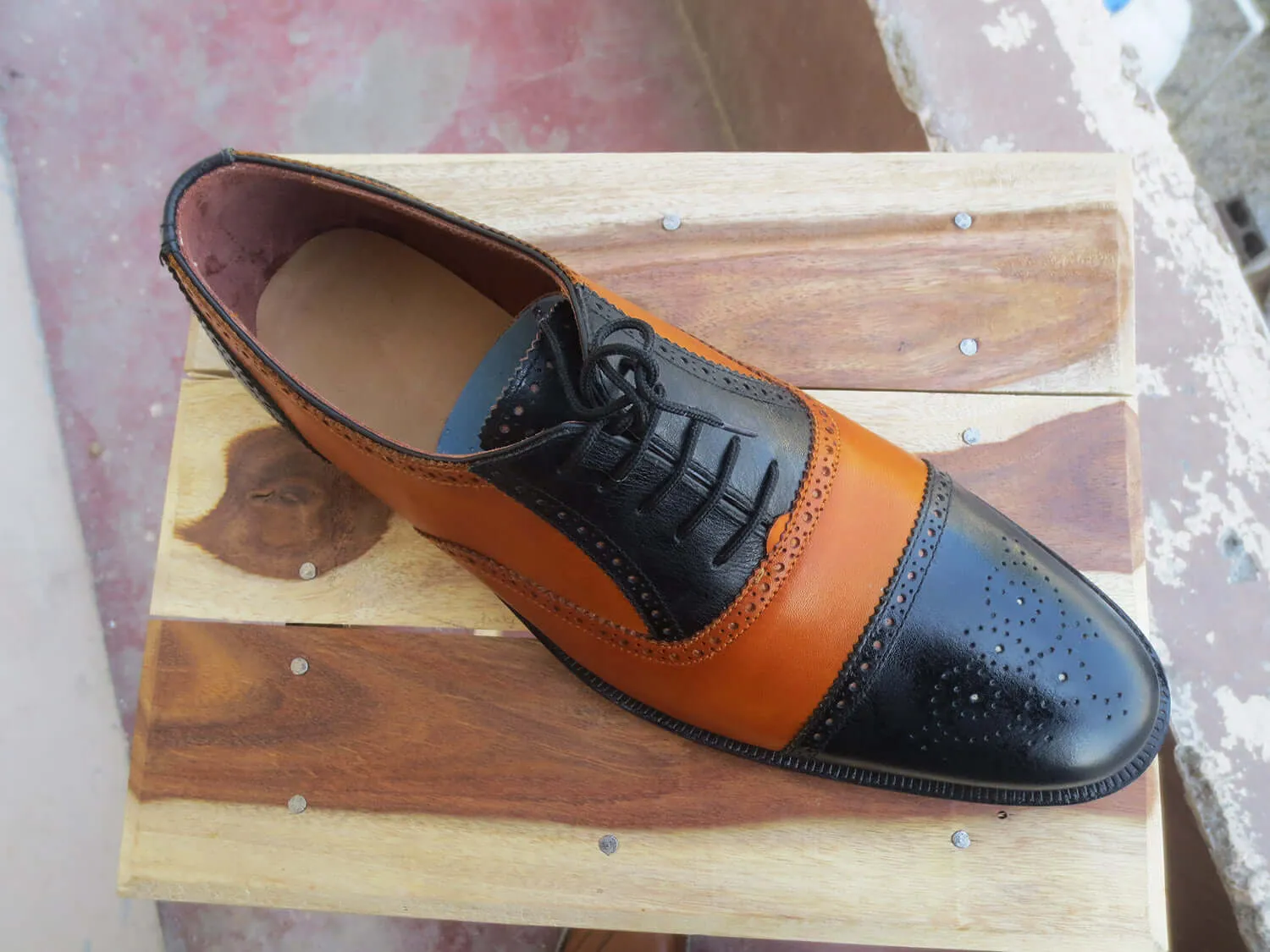 Stylish Handmade Men's Tan & Black Leather Cap Toe Brogue Lace Up Dress Shoes