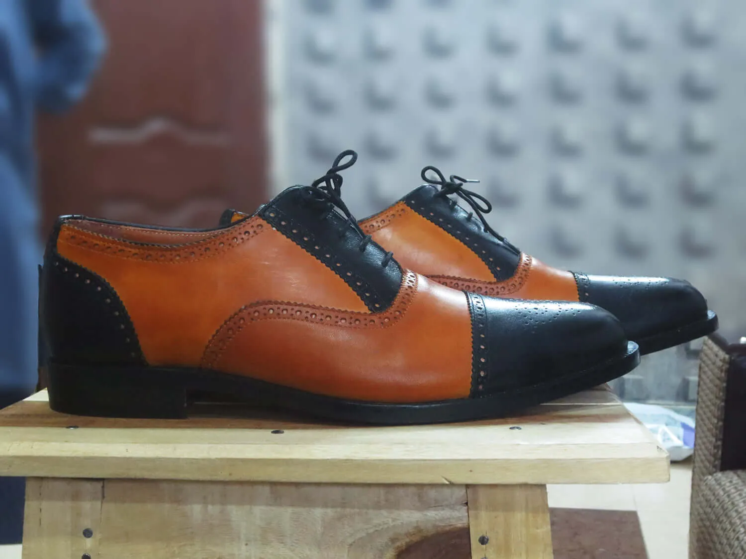 Stylish Handmade Men's Tan & Black Leather Cap Toe Brogue Lace Up Dress Shoes