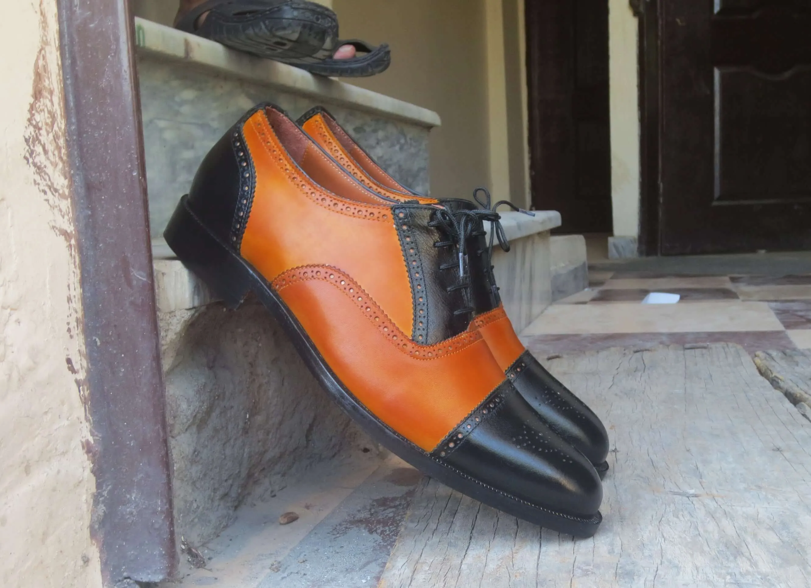 Stylish Handmade Men's Tan & Black Leather Cap Toe Brogue Lace Up Dress Shoes